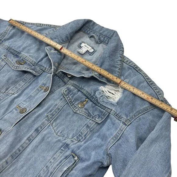 Forever 21 Distressed Cropped Denim Jacket Medium Light Wash Frayed Hem Womens - Picture 6 of 10
